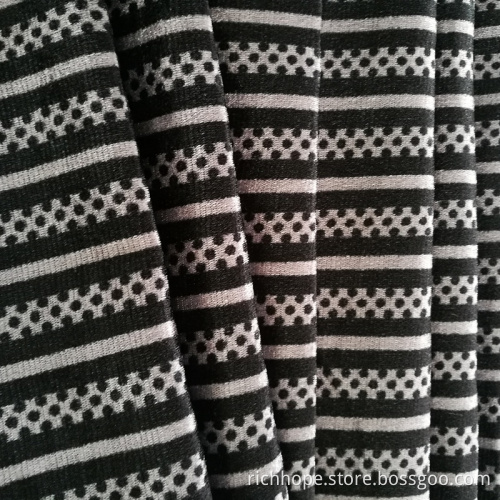 Attraktiver und langlebiger Strickstoff aus 100% Polyesterrohr